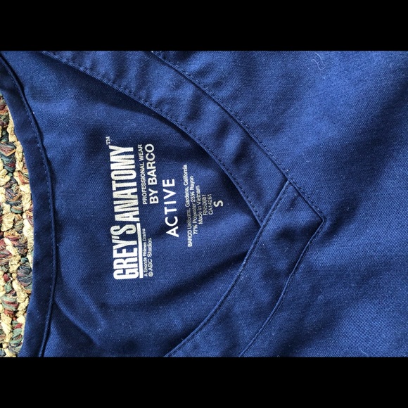 Scrub Top - Picture 2 of 3